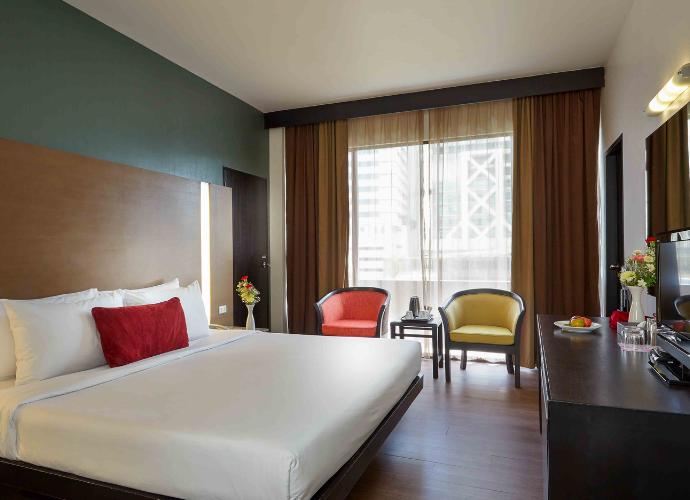 the box accomodation standard room